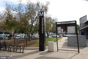 Building Photo - 16 Rockcrest Cir