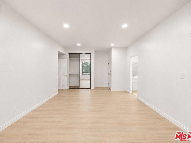 Building Photo - 9836 Vidor Dr