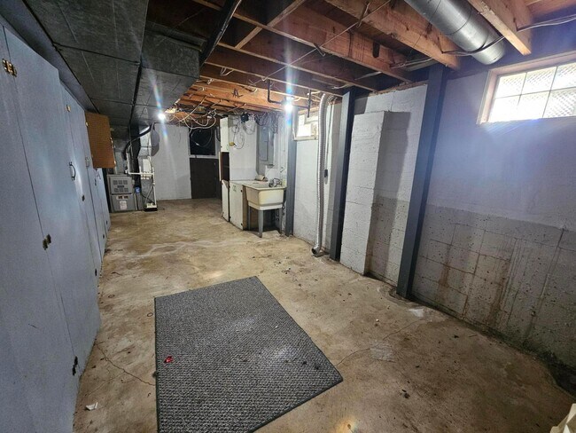Building Photo - 6648 Kennerdown St