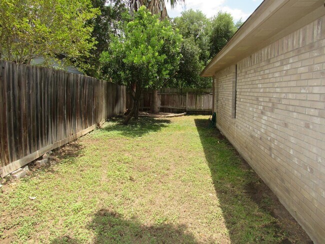 Building Photo - 21130 Malibu Colony