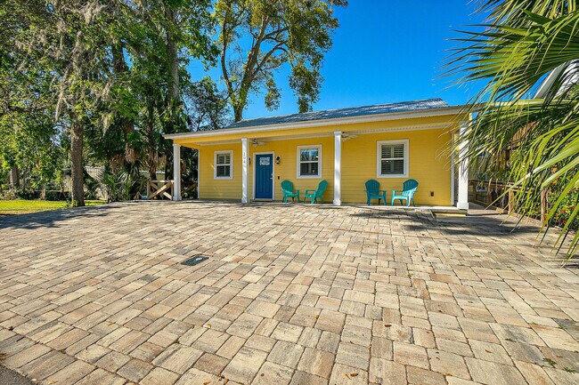 Building Photo - 104 Cedar St