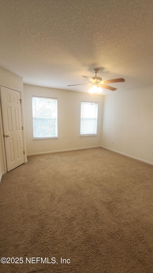 Building Photo - 607 Scrub Jay Dr