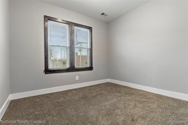 Building Photo - 767 Navahoe St