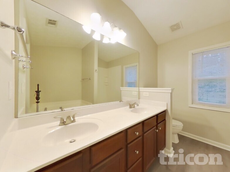 Building Photo - 300 Stone Valley Xin