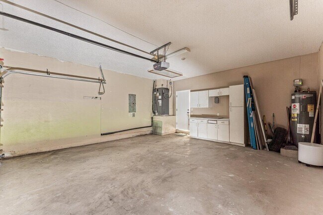 Building Photo - 5872 NW 73rd Ct