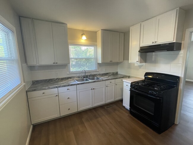 Kitchen - 411 W 4th St