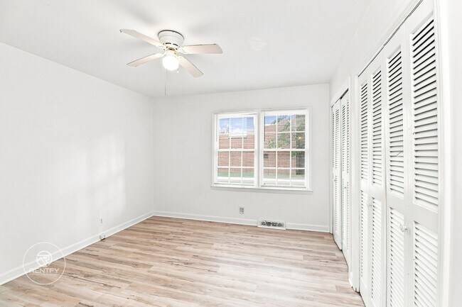 Building Photo - 3700 Driftwood Dr