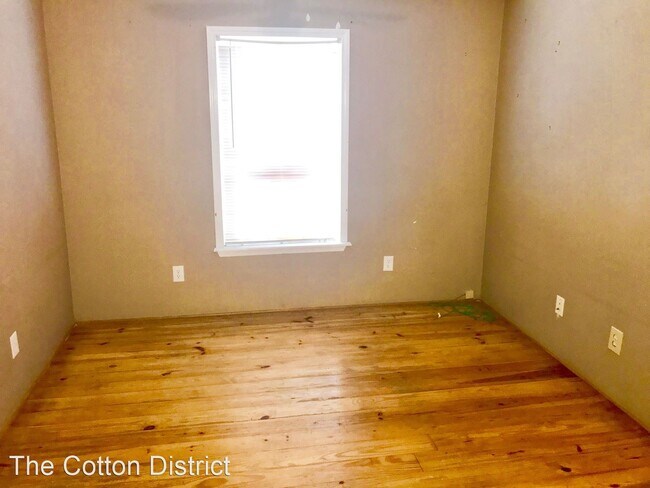 Building Photo - 307 1/2 Scales St