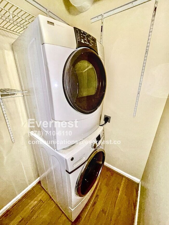 Building Photo - Cozy 1-Bedroom Condo with Convenient Acces...
