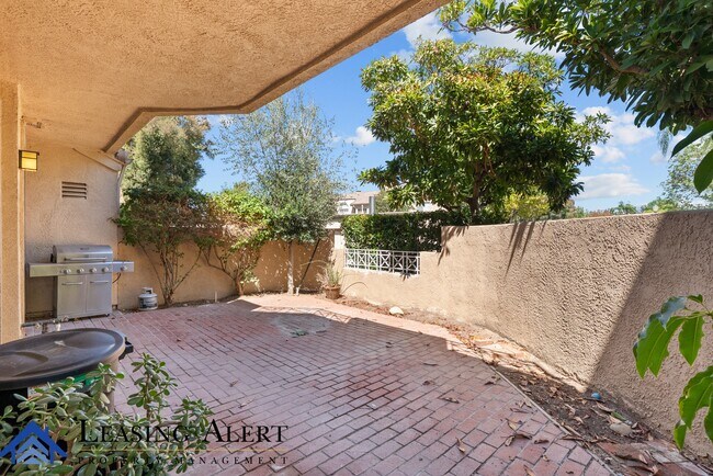 Building Photo - 23709 Del Monte Dr.