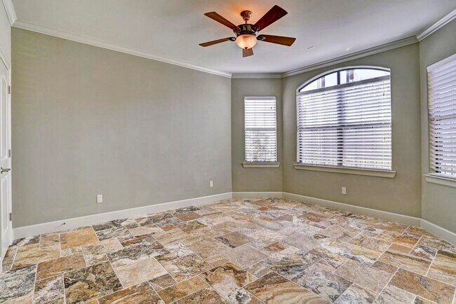 Building Photo - 2417 Commonwealth St