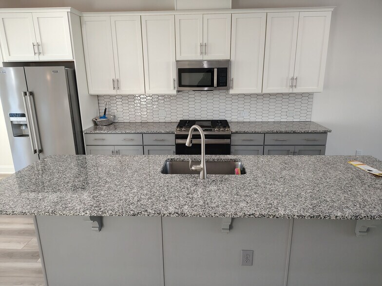 Building Photo - Room in Townhome on Walnut Hl Rd NW
