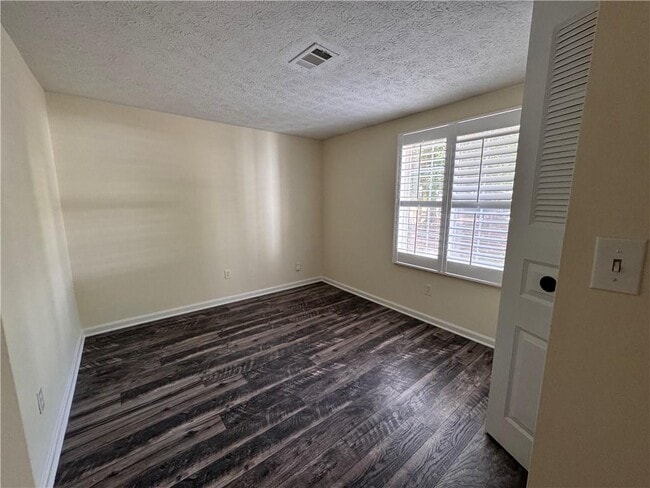Building Photo - 440 Hembree Forest Cir