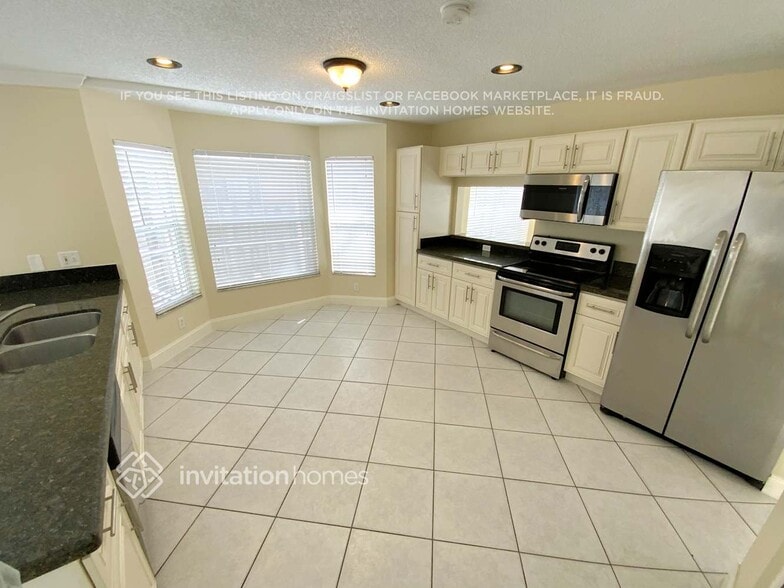 Building Photo - 10769 Oak Lake Way