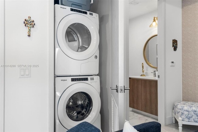 Building Photo - 17550 Collins Ave