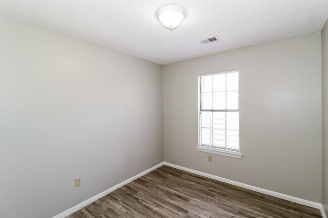 Building Photo - 3917 Kerwin Dr