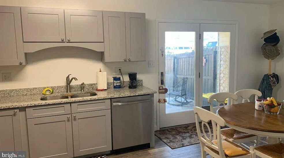 Building Photo - 1126 Wadewood Ct