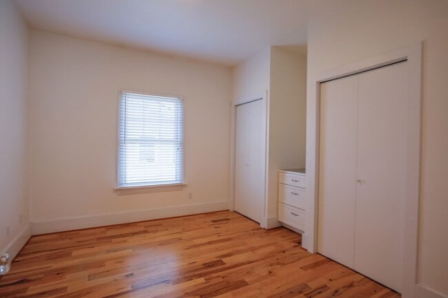Building Photo - Move-In Now and Enjoy Summertime in Coupev...