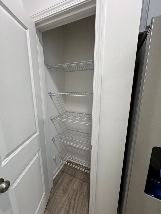 Building Photo - On quiet, dead end Street 3 bedroom 2 1/2 ...