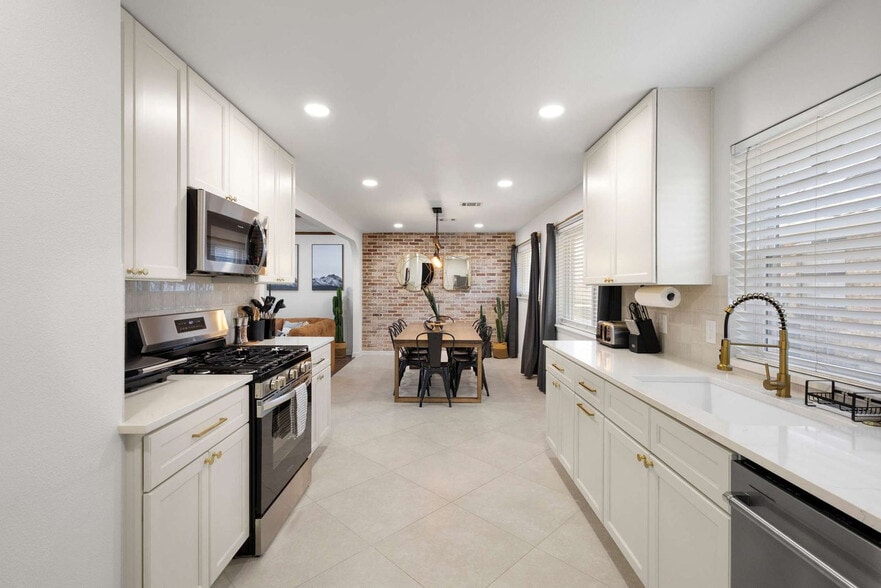 Building Photo - 1308 Glen Cove Dr