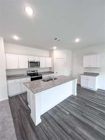 Building Photo - 424 Madison Way