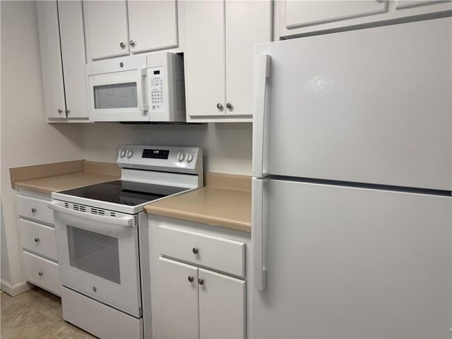 Building Photo - 294 Windridge Dr