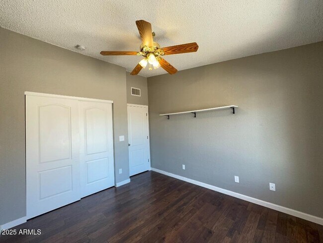 Building Photo - 4933 Los Reyes Dr
