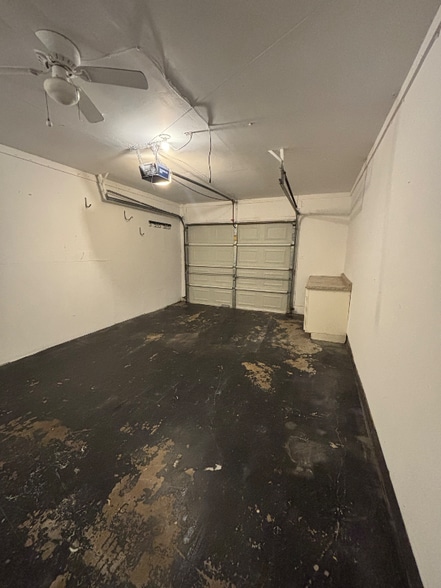 Building Photo - 22 S Commonsway Dr