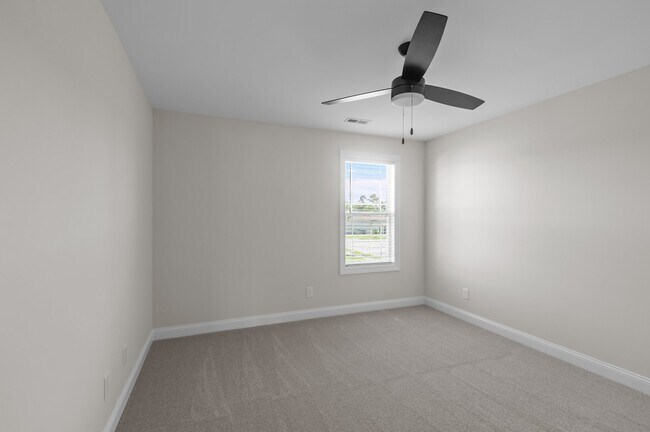 Building Photo - 4400 Laurel Rdg Dr