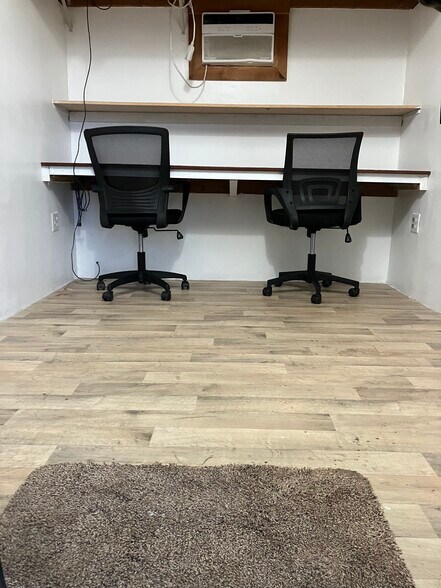 Building Photo - 1600 Henry Ridge Mtwy