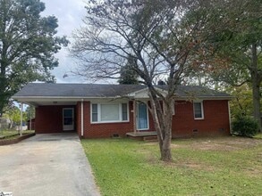 Building Photo - 204 Oakwood Dr