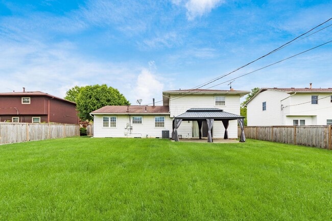 Building Photo - 2715 Kenview Rd S