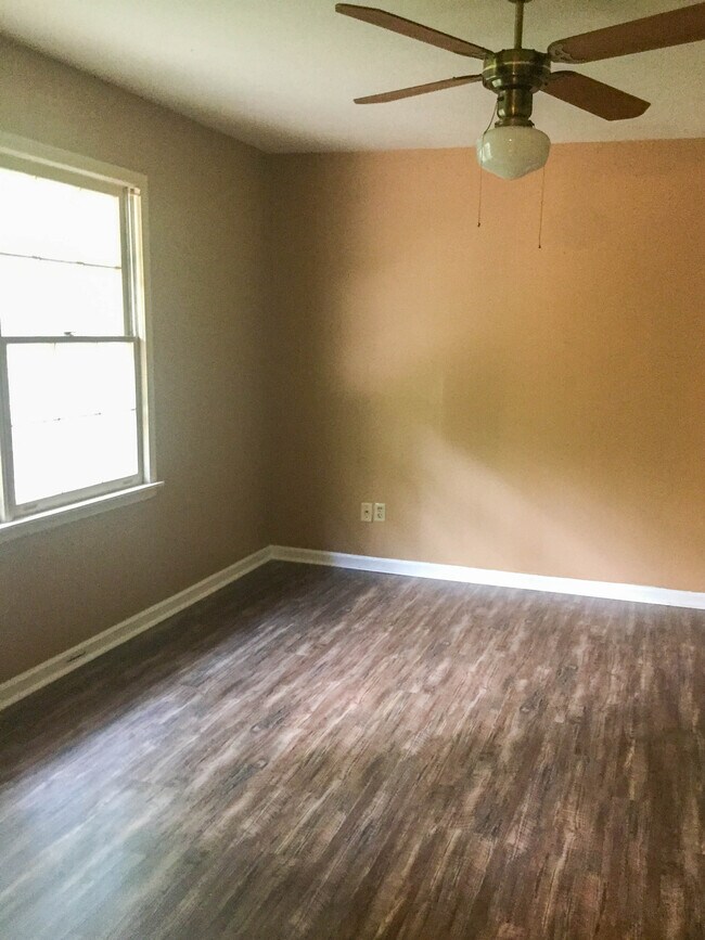 Building Photo - 4102 Landau Dr