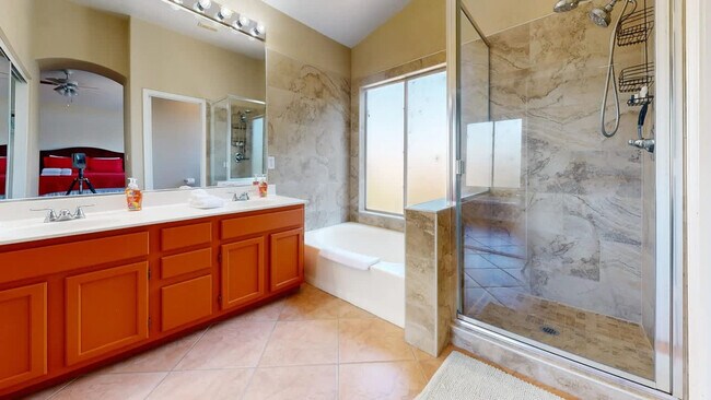 Building Photo - 853 N Blackstone Ct