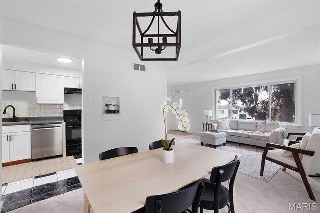 Building Photo - 813 Chain of Rocks Dr