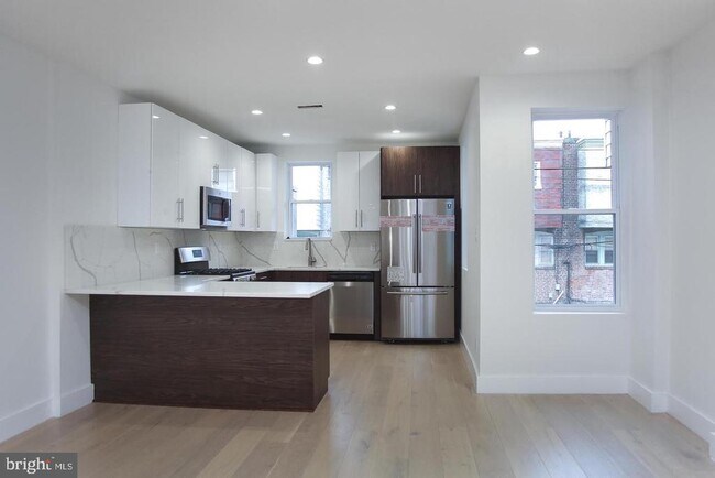 Building Photo - 5844 Fernwood St