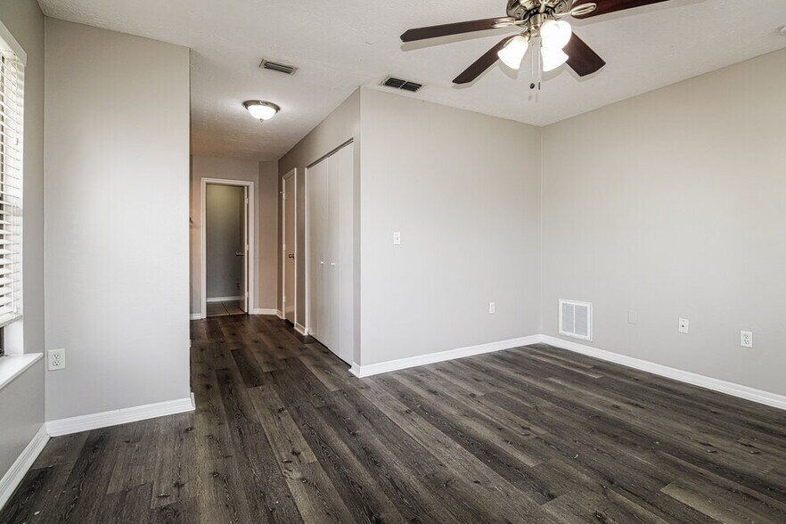 Building Photo - 11171 Heathwood Ave