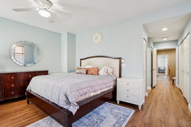 Building Photo - 3432 S Prairie Ave