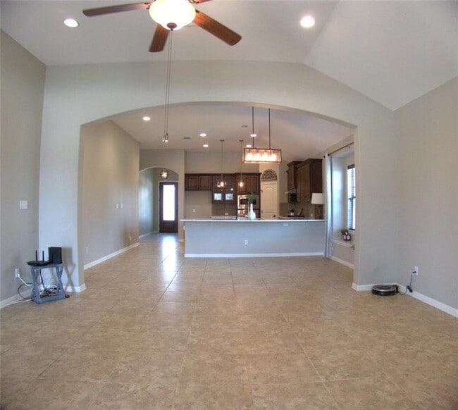 Building Photo - 14400 Senia Bend