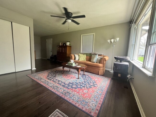 Building Photo - 3 Bedroom Home With A Large Fully-Fenced Yard