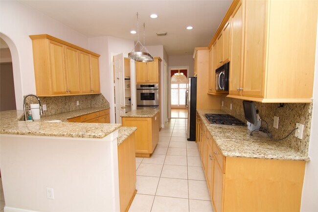 Building Photo - 3015 Bonnebridge Way Blvd