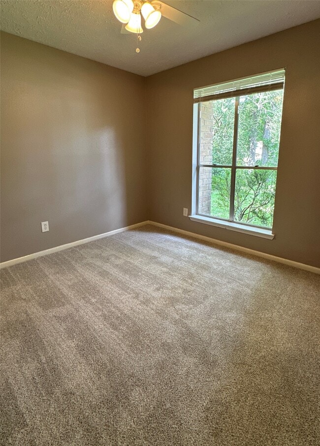 Building Photo - 26403 Hunters Hollow Dr