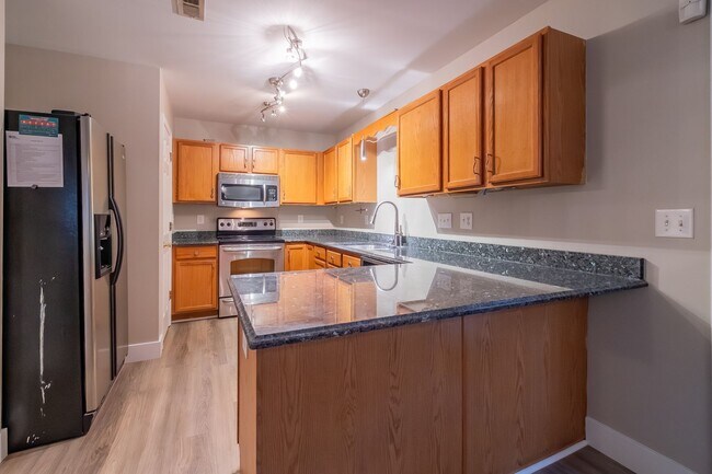 Building Photo - Cozy newly renovated 4 bedroom home on Hic...