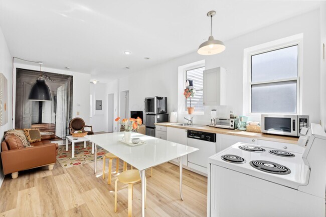 Building Photo - 854 N High St