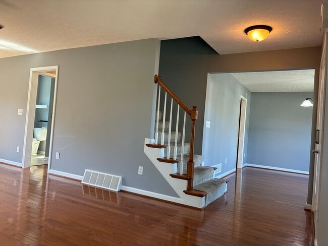 Building Photo - **ELIZABETHTOWN INDEPENDENT SCHOOL DISTRICT**