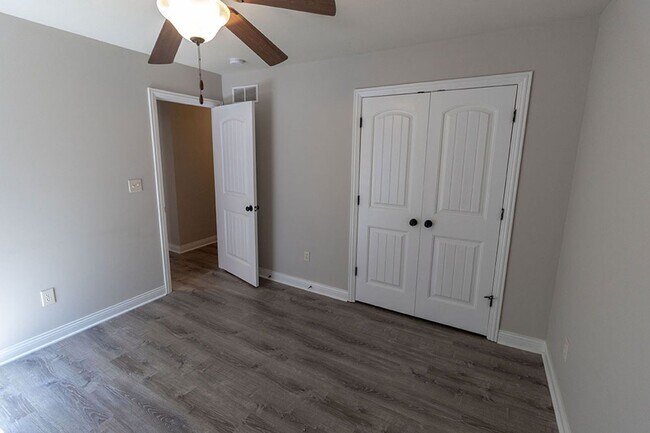 Building Photo - 4700 Dehaven Dr