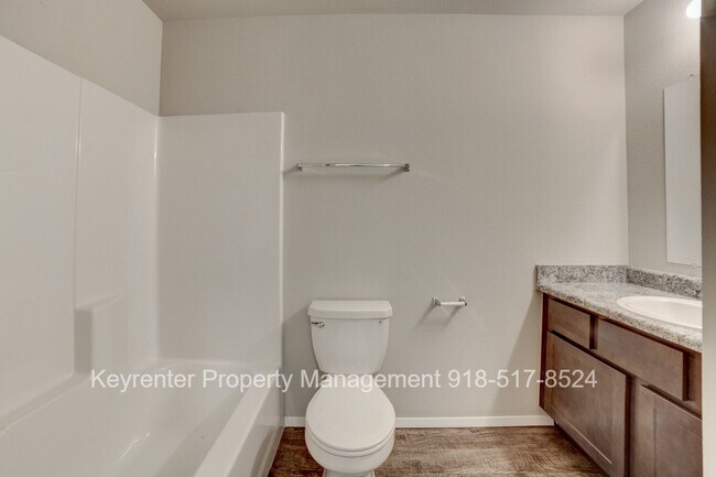 Building Photo - Beautiful 3 Bedroom, 2 Bath Recently Built Home in BA