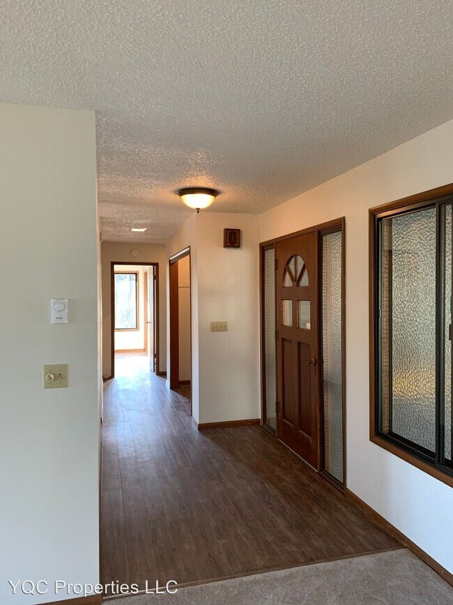 Building Photo - 1504 NE 115th St