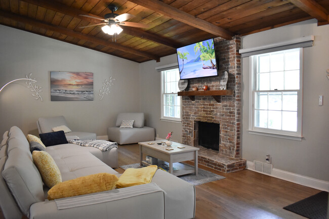 Living Room - 2635 Grant Cir NW