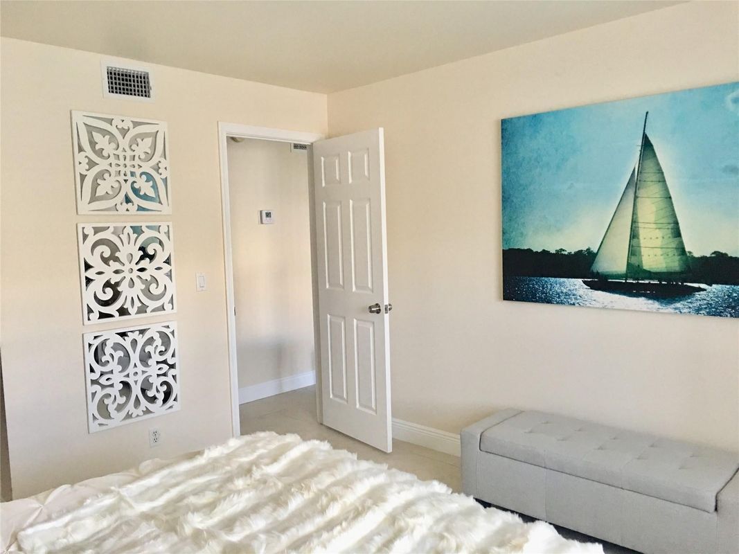 Building Photo - 6407 Bay Club Dr